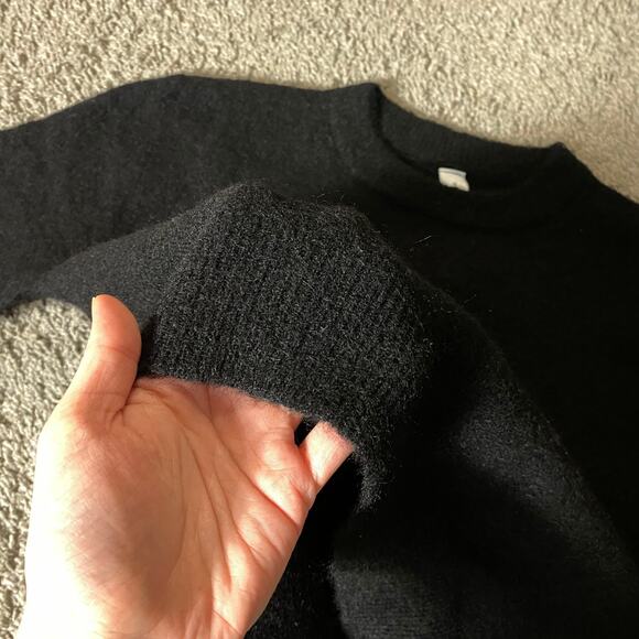 Lululemon Size M Alpaca Wool Blend Cropped Crewneck Sweater Black - Picture 5 of 6